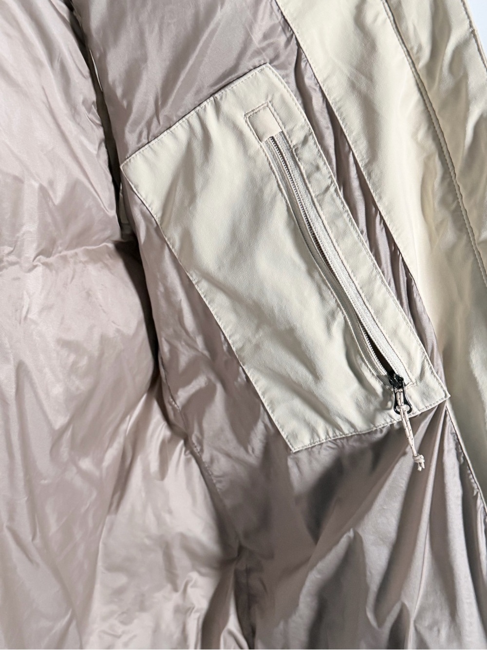 Eddie Bauer Women's Light Cream Quilted Hooded Down Vest S - Picture 9 of 13